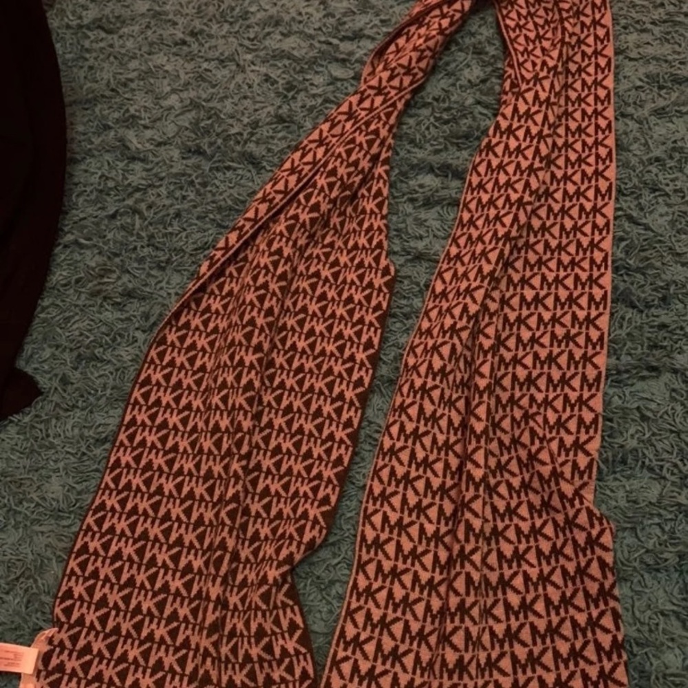 Micheal Koran’s scarf